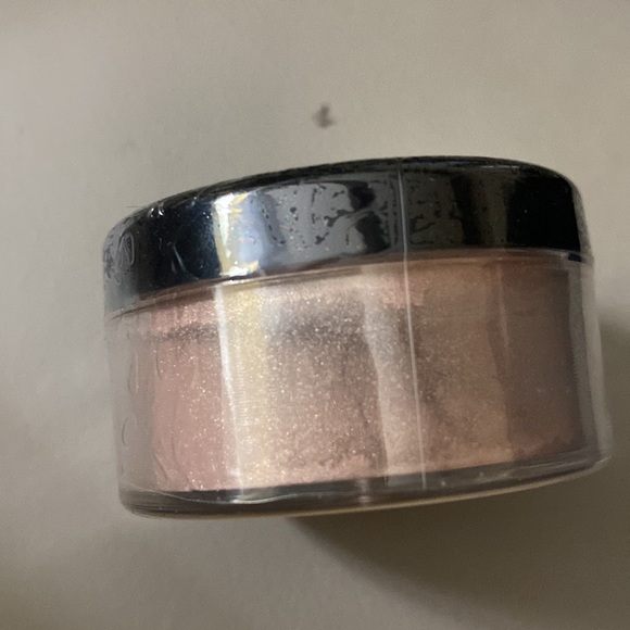 New true colors shimmering face and body powder color 1 sealed - Picture 3 of 3